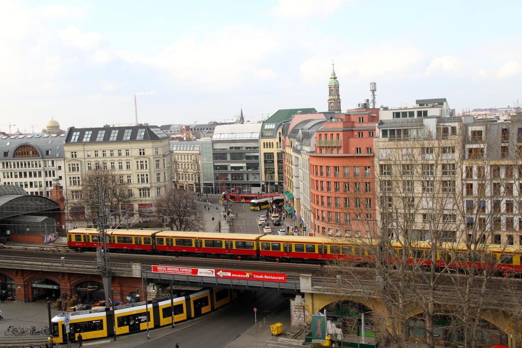 Am Alexanderplatz * Berlino